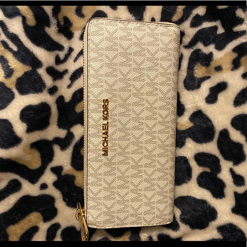 Michael Kors Signature wallet